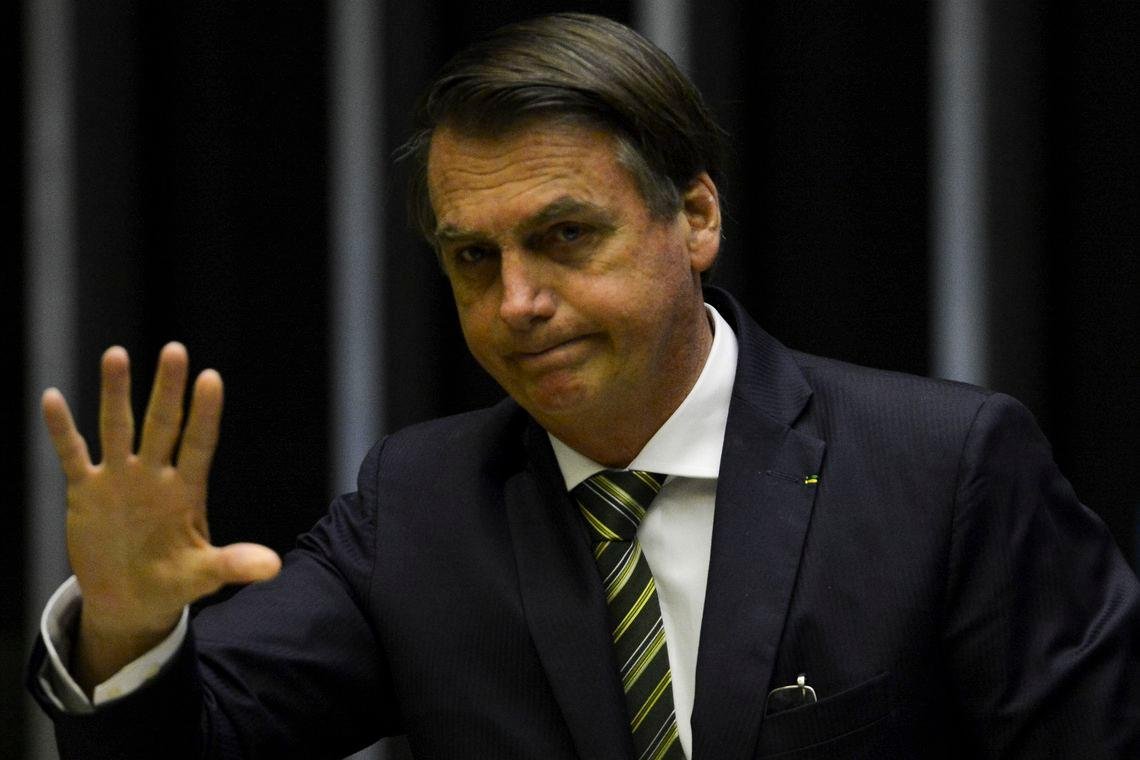 Bolsonaro sanciona convers&atilde;o em lei da medida provis&oacute;ria de socorro ao setor a&eacute;reo, mas com tr&ecirc;s vetos