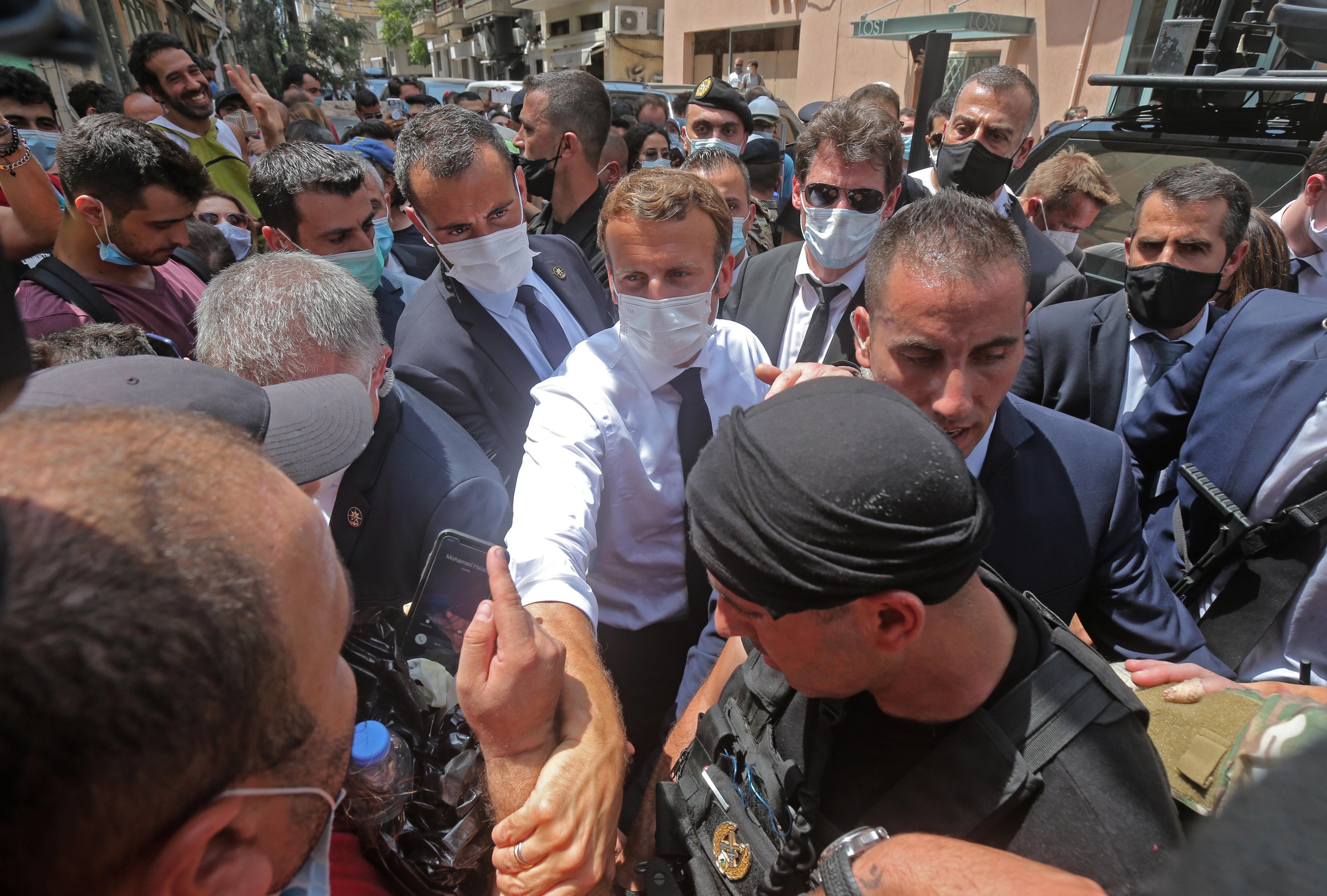 "A prioridade hoje &eacute; a ajuda, apoio incondicional &agrave; popula&ccedil;&atilde;o", disse em Beirute