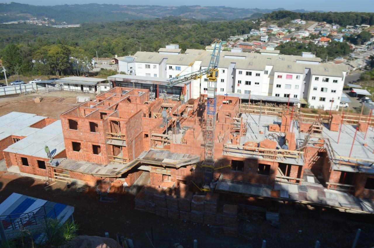 A constru&ccedil;&atilde;o dos 64 primeiros apartamentos populares iniciou em setembro de 2019