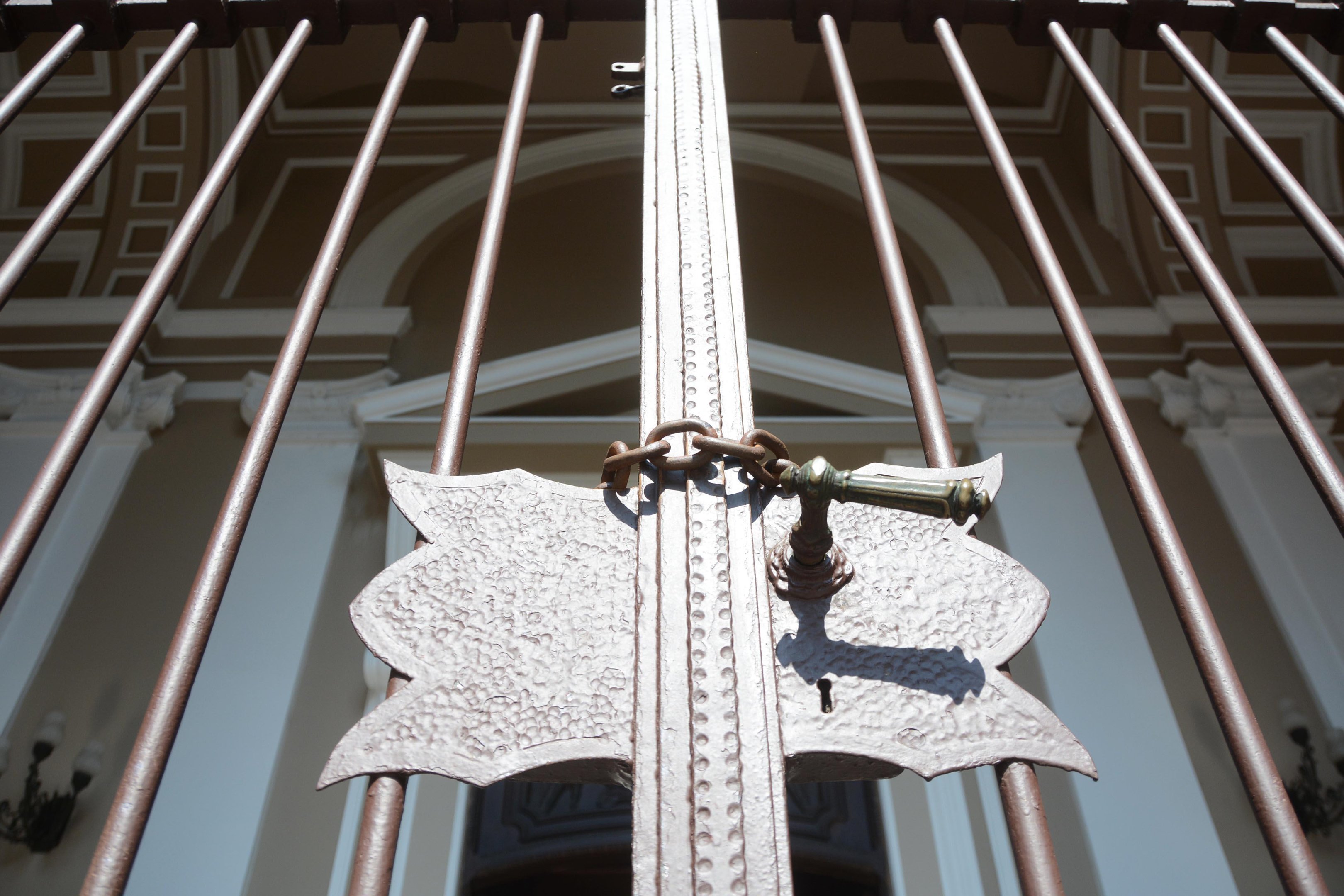 Capital mant&eacute;m proibi&ccedil;&atilde;o para abertura de templos religiosos