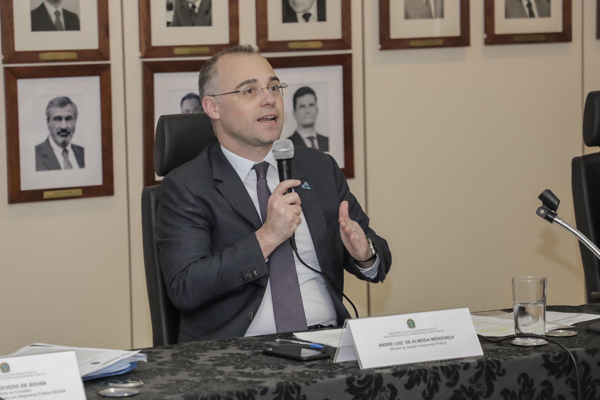 Minist&eacute;rio da Justi&ccedil;a evitou termo dossi&ecirc;, mas confirmou monitoramento de grupo