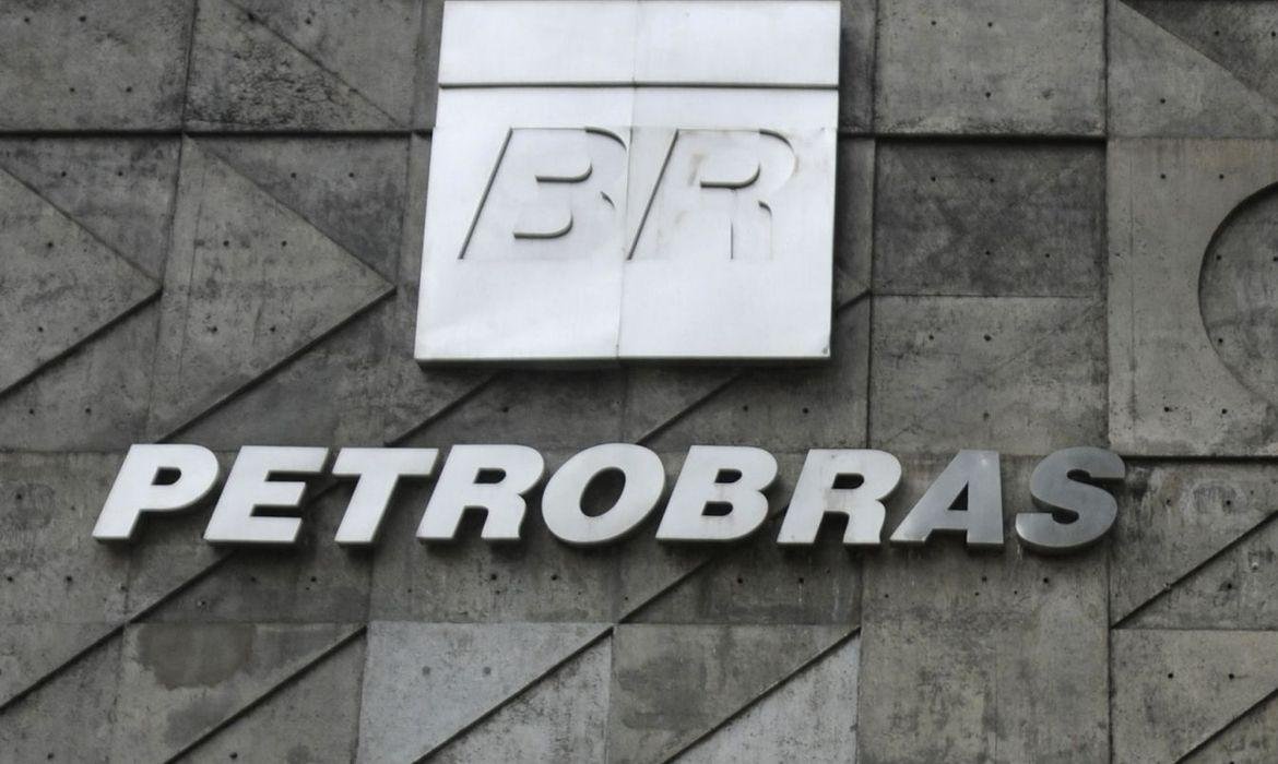 A gasolina vai subir 4% nas suas refinarias e o diesel 2%