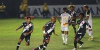 Vasco vence com dois gols de Felipe Bastos