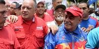 Vivas (D) é primeiro membro da cúpula próxima ao governo Maduro a sucumbir à doença