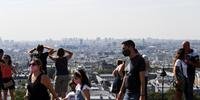 Prefeitura de Paris ampliou, neste sábado, o número de zonas da cidade com uso obrigatório de máscara