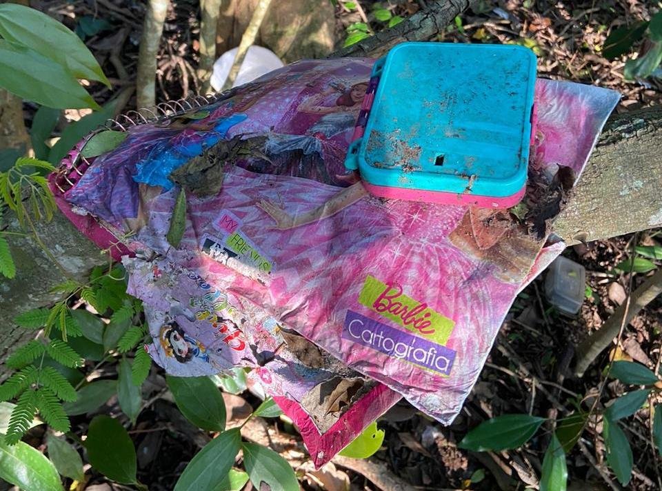 Embalagens de balas e chocolates foram encontradas pelos agentes no local onde abusador levava as v&iacute;timas