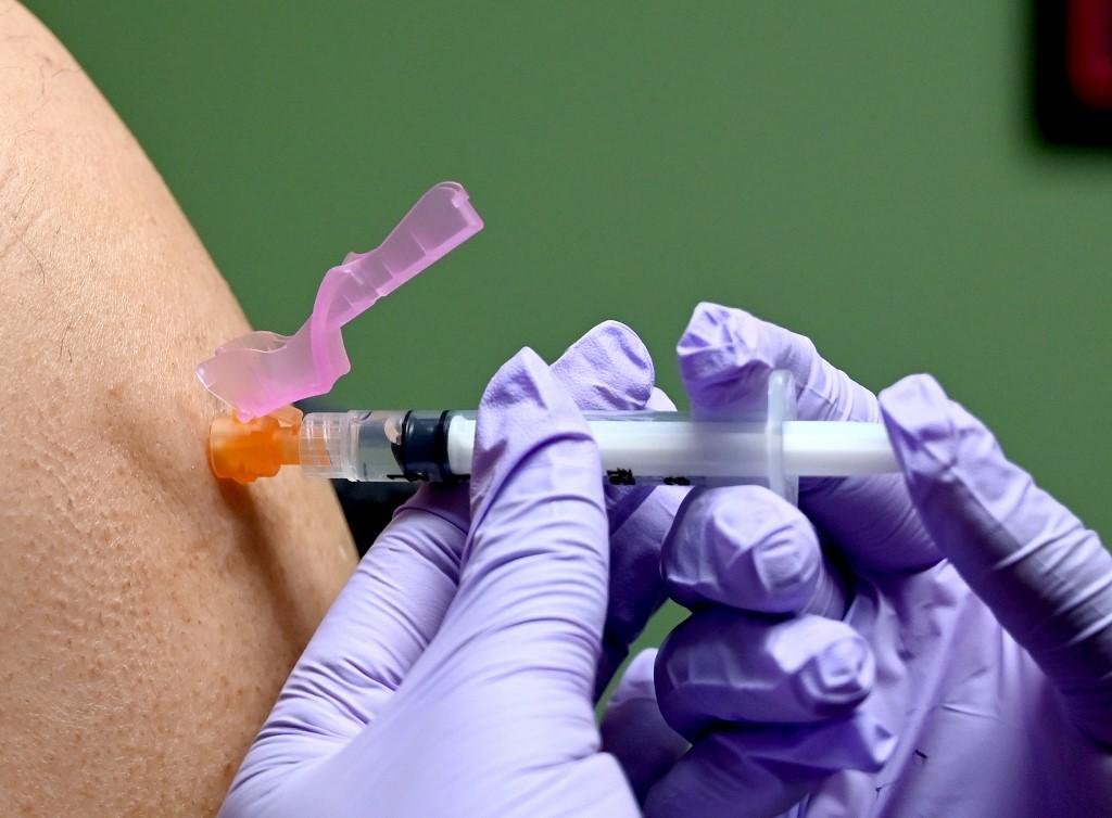 Outros tr&ecirc;s laborat&oacute;rios j&aacute; haviam feito testes de suas vacinas no Brasil