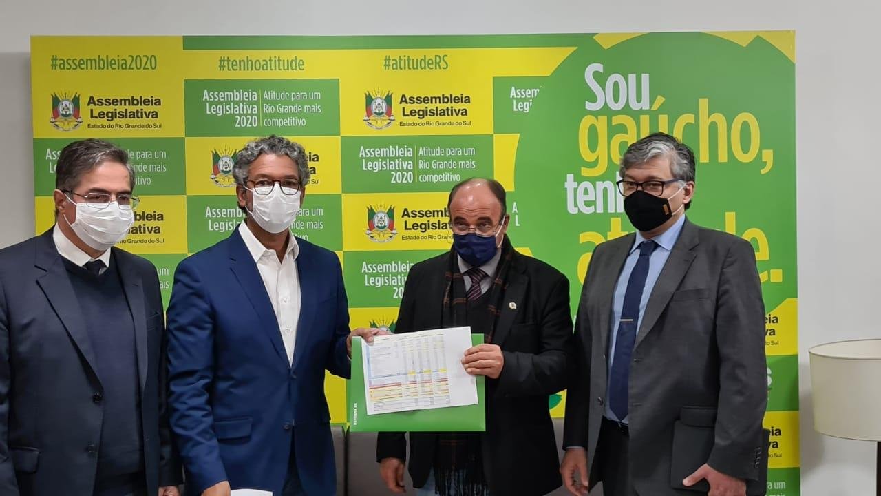 Entrega do resumo das medidas previstas na Reforma Tribut&aacute;ria ocorreu na tarde desta ter&ccedil;a-feira na Assembleia Legislativa