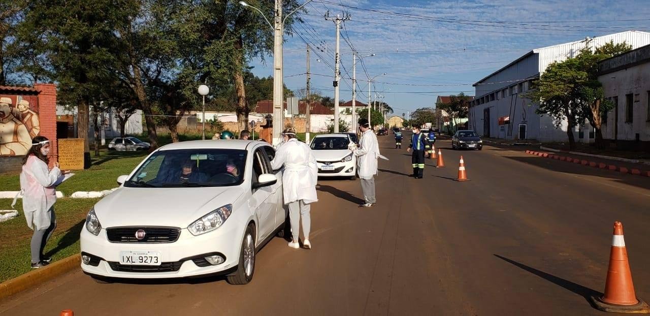 Barreiras sanit&aacute;rias itinerantes s&atilde;o realizadas em pontos de intenso fluxo de ve&iacute;culos e pedestres na cidade