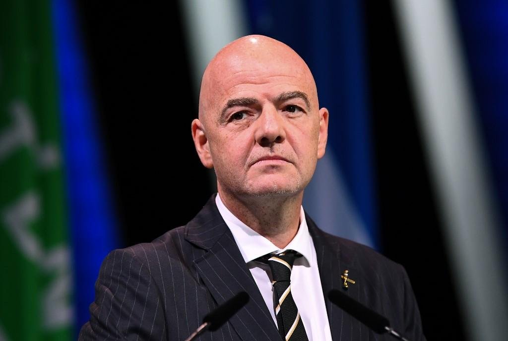 Gianni Infantino vai ao vel&oacute;rio acompanhado de Ednaldo Rodrigues, presidente da CBF