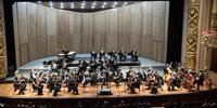Orquestra em concerto anterior à pandemia no Rio de Janeiro