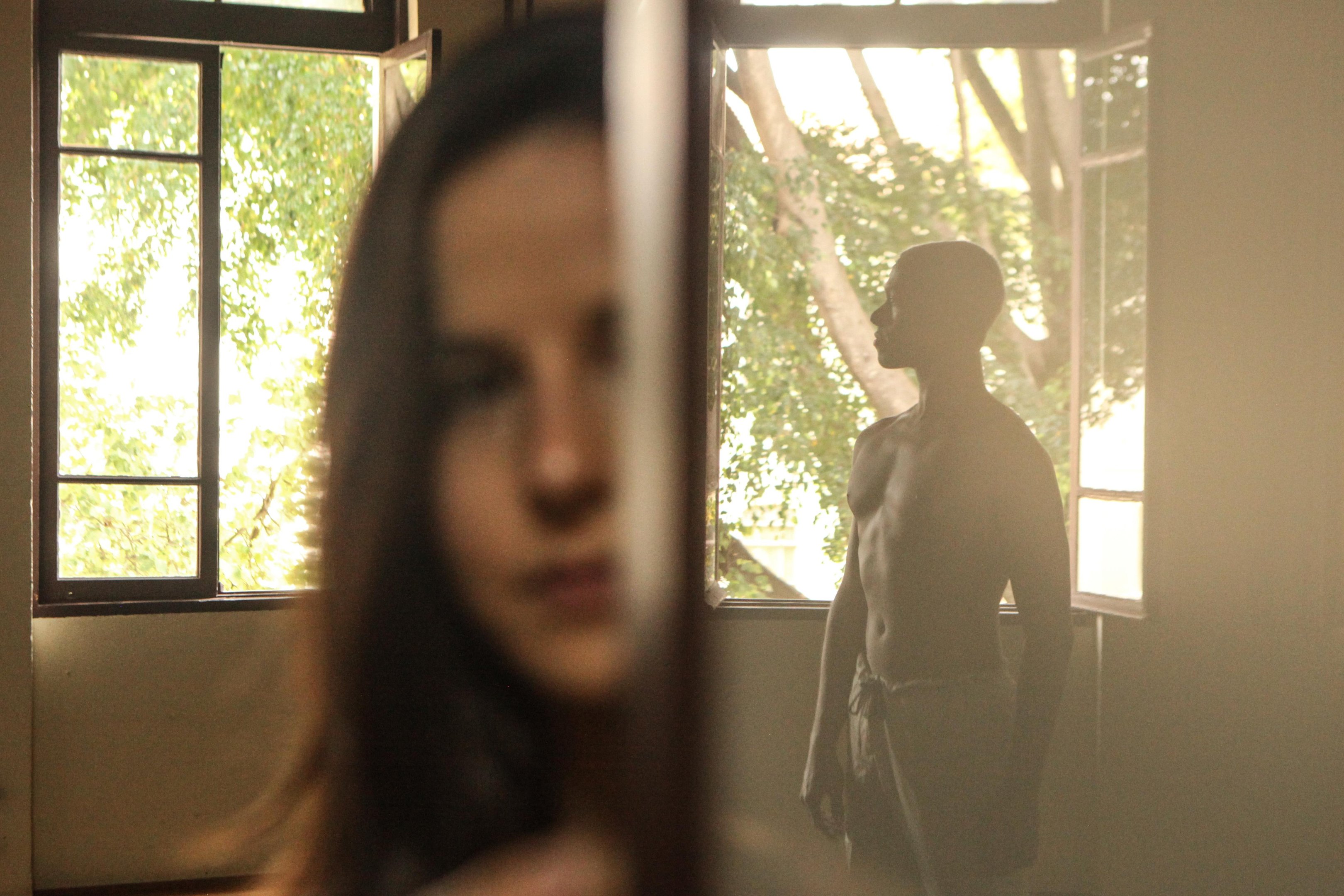 Let&iacute;cia Forattini e Ot&aacute;vio Portela apresentam coreografia no espa&ccedil;o dom&eacute;stico