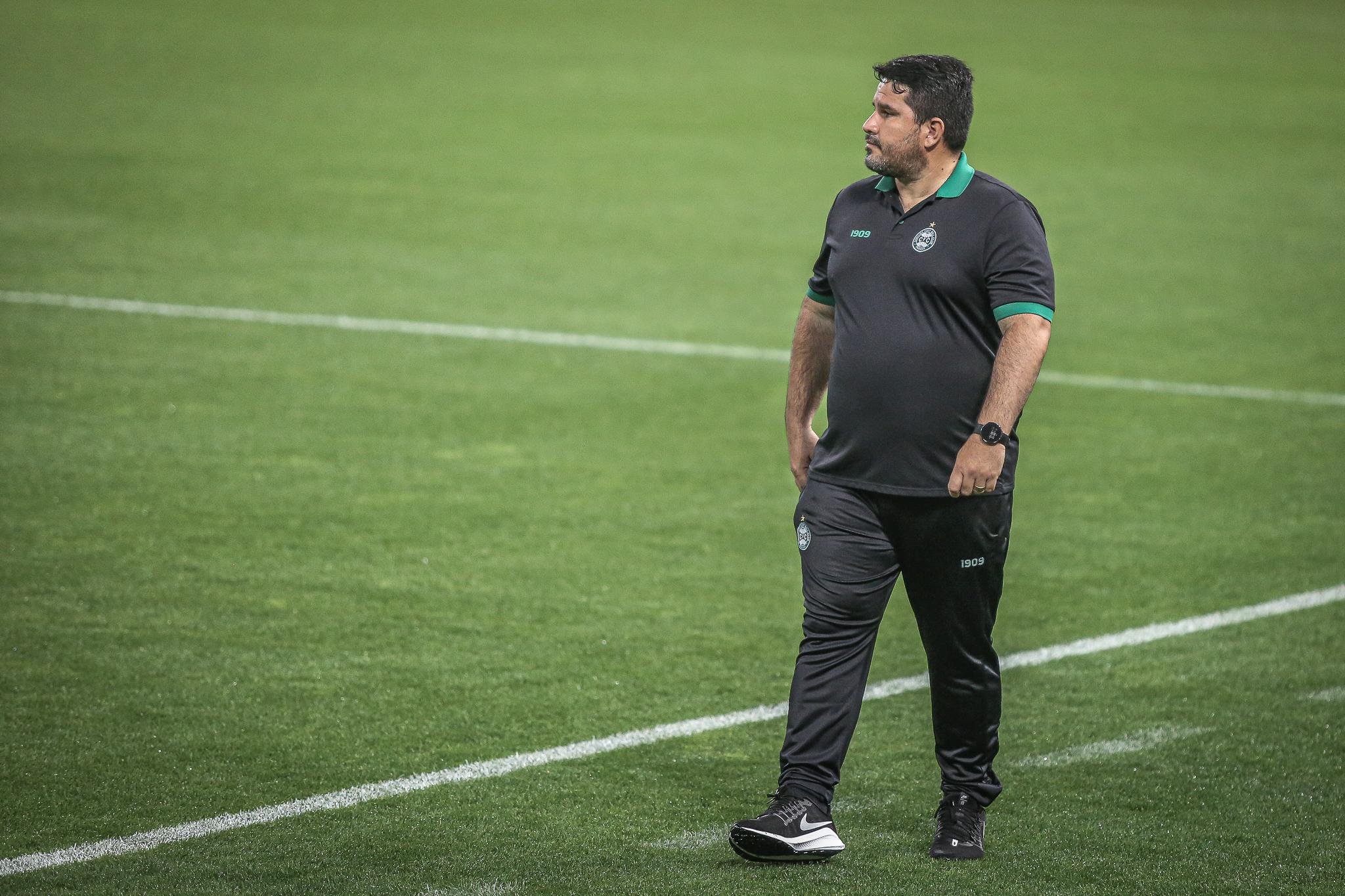 T&eacute;cnico Eduardo Barroca n&atilde;o resistiu aos maus resultados na arrancada do Brasileir&atilde;o