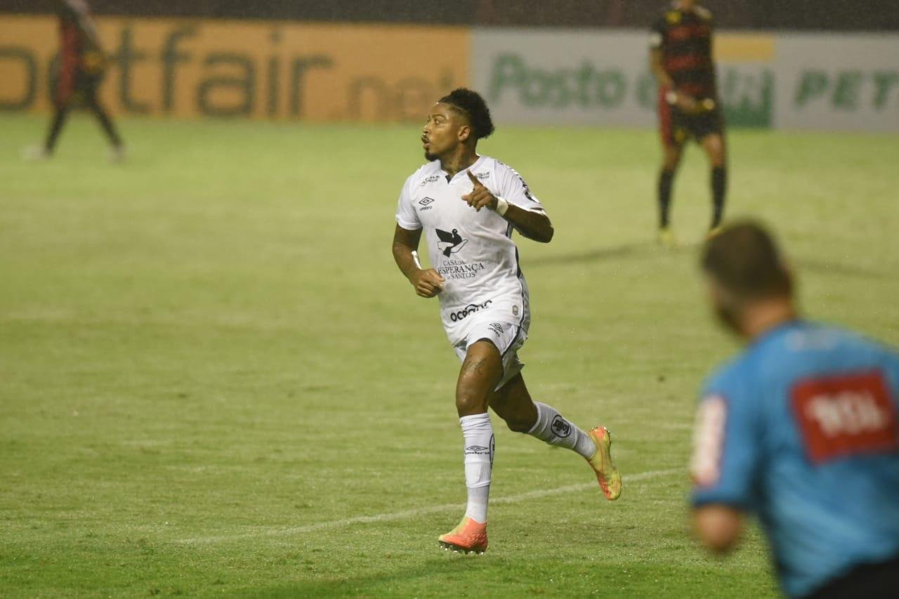 Foi do atacante o &uacute;nico gol do jogo, marcado ap&oacute;s um lindo chute muito bem colocado aos 30 minutos do segundo tempo