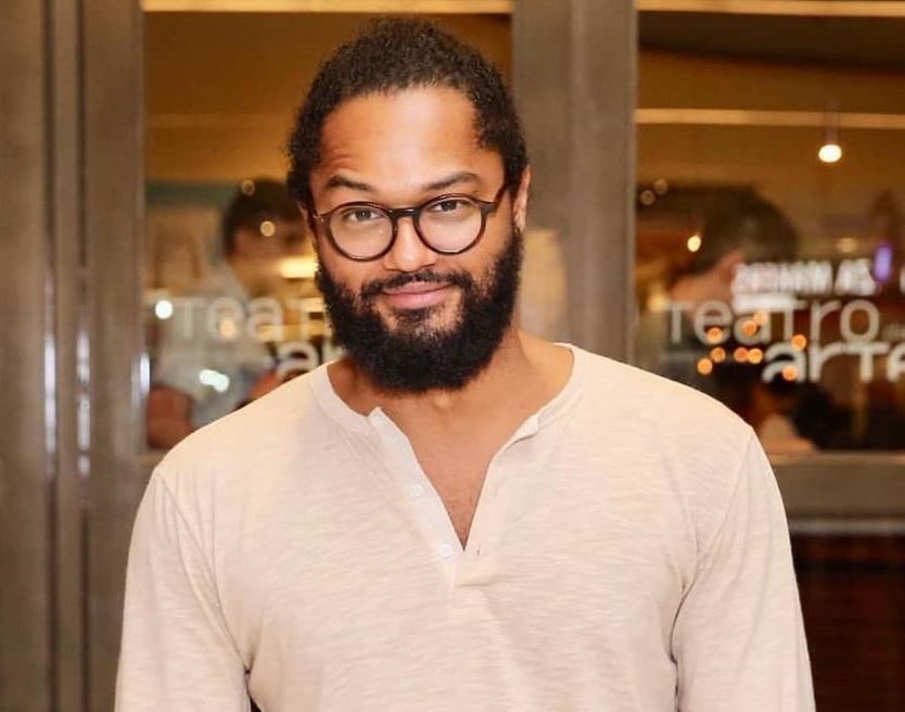 O ator Em&iacute;lio Farias, que d&aacute; vida ao personagem principal o lanceiro-negro Ad&atilde;o Caetano