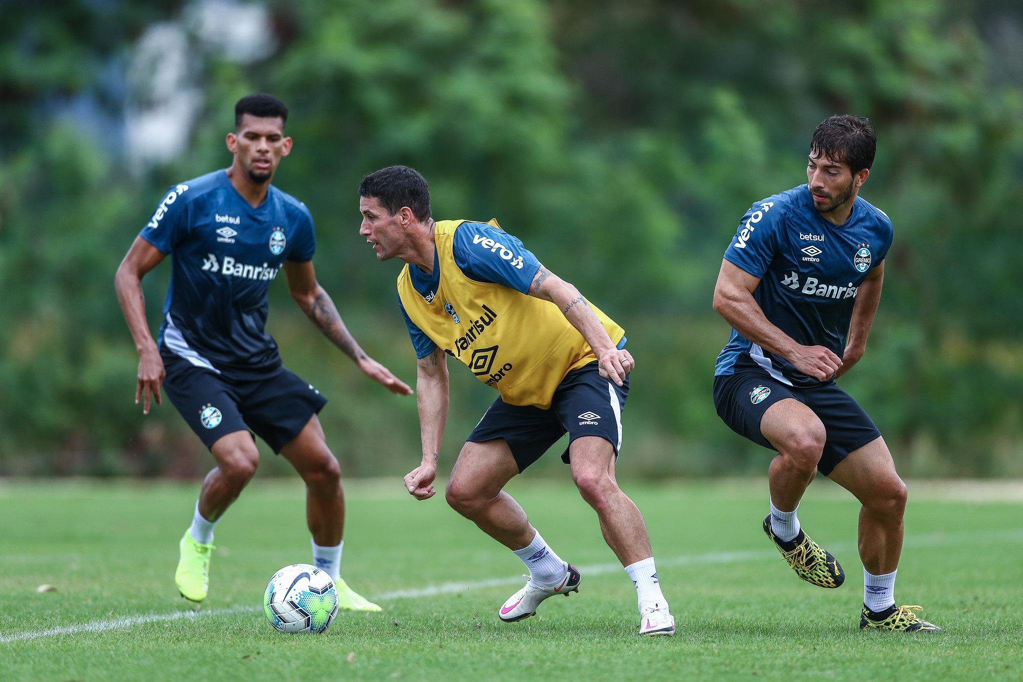 Thiago Neves pode ser op&ccedil;&atilde;o entre os 11 do Gr&ecirc;mio diante do Vasco, no Rio