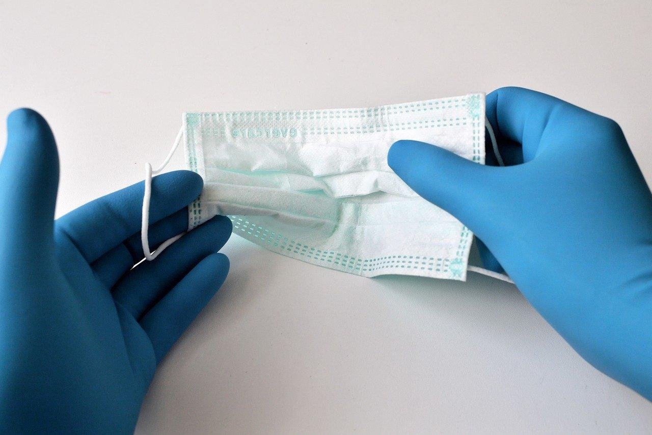 Infectologista ressaltou a import&acirc;ncia do uso da m&aacute;scara mesmo ap&oacute;s a vacina