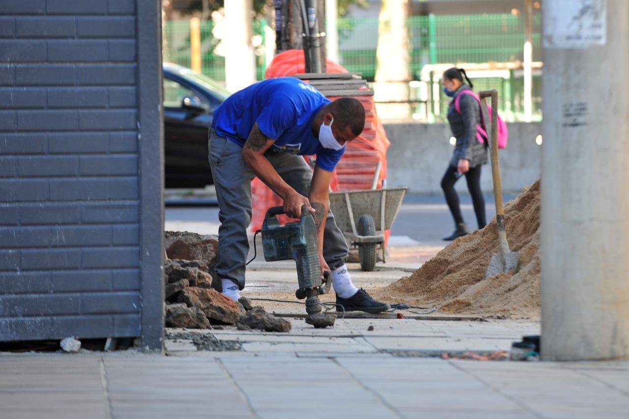 Exames ser&atilde;o aplicados em funcion&aacute;rios que atuam nos 192 canteiros de obras da Capital