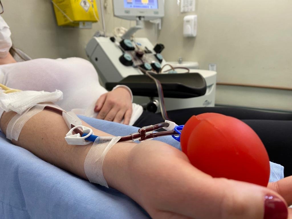 Para doa&ccedil;&atilde;o de plasma as mulheres, tem que ter idade  de 18 at&eacute; 59 anos, 11 meses e 29 dias