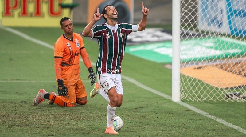 Atacante fulminou as redes tr&ecirc;s vezes na partida