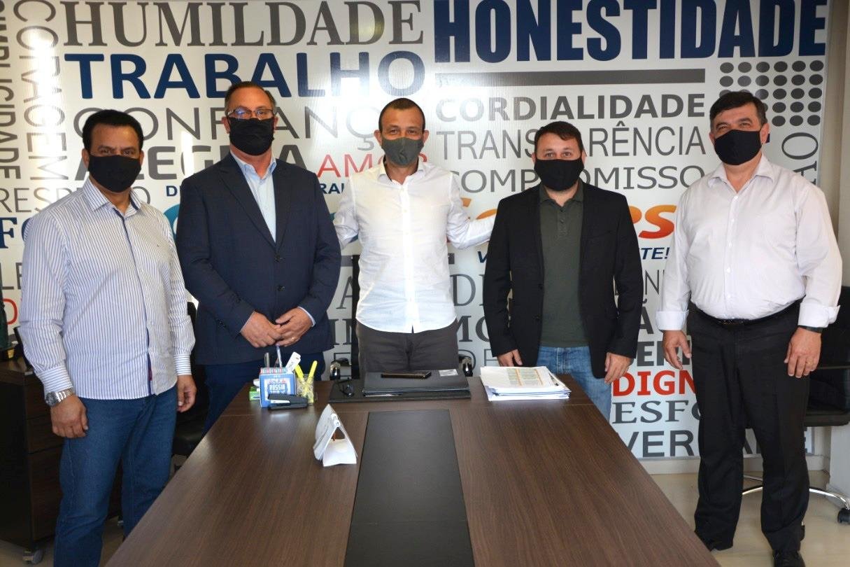 Em encontro, Republicanos fechou a chapa para majorit&aacute;ria em Porto Alegre com Jo&atilde;o Derly e o delegado Fernando Soares