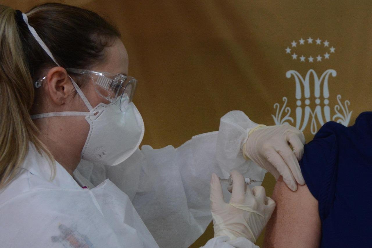 Vacina chinesa est&aacute; na segunda fase de testes na PUCRS