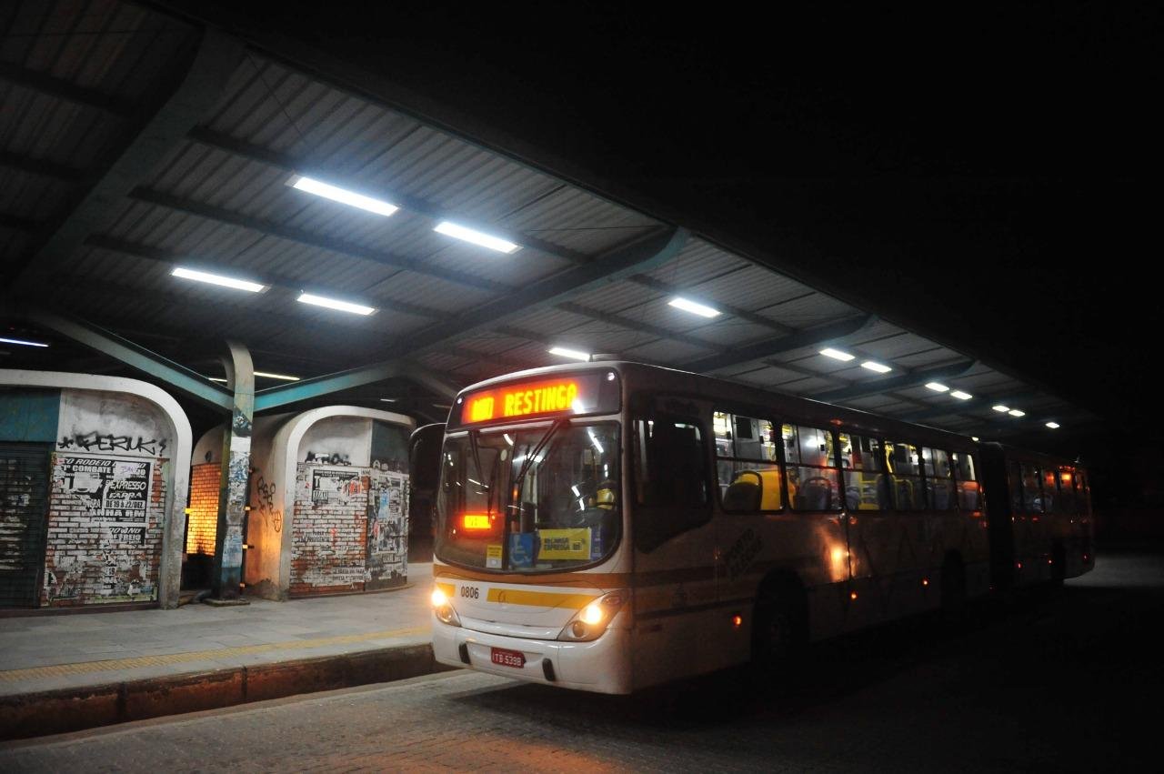 &Ocirc;nibus foram parados em protesto na zona Sul