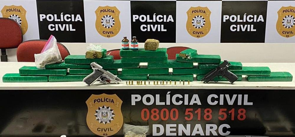 Agentes recolheram 11 quilos de maconha, 336 comprimidos de ecstasy e 100 gramas de MDMA, al&eacute;m de uma pistola calibre 380, entre outros materiais
