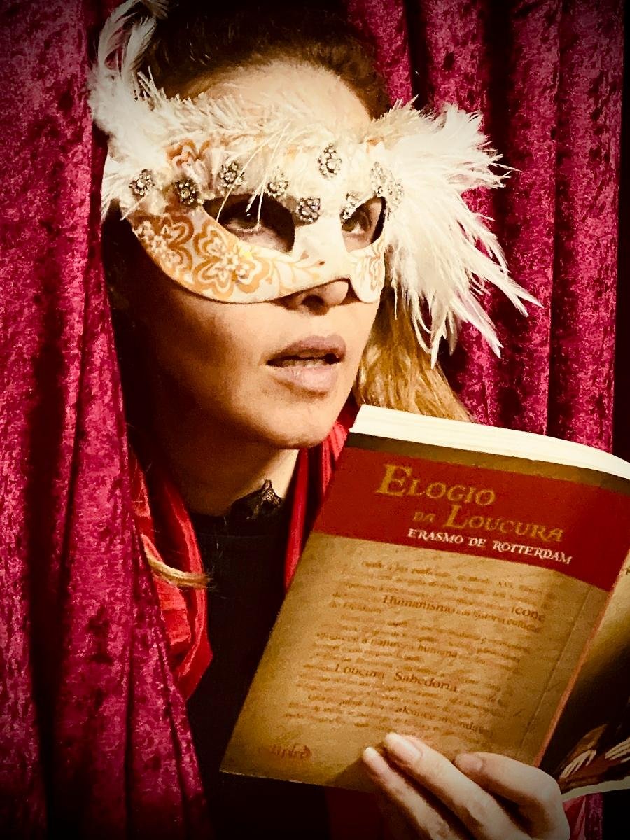 Espet&aacute;culo se baseia no livro hom&ocirc;nimo de rasmo de Rotterdam
