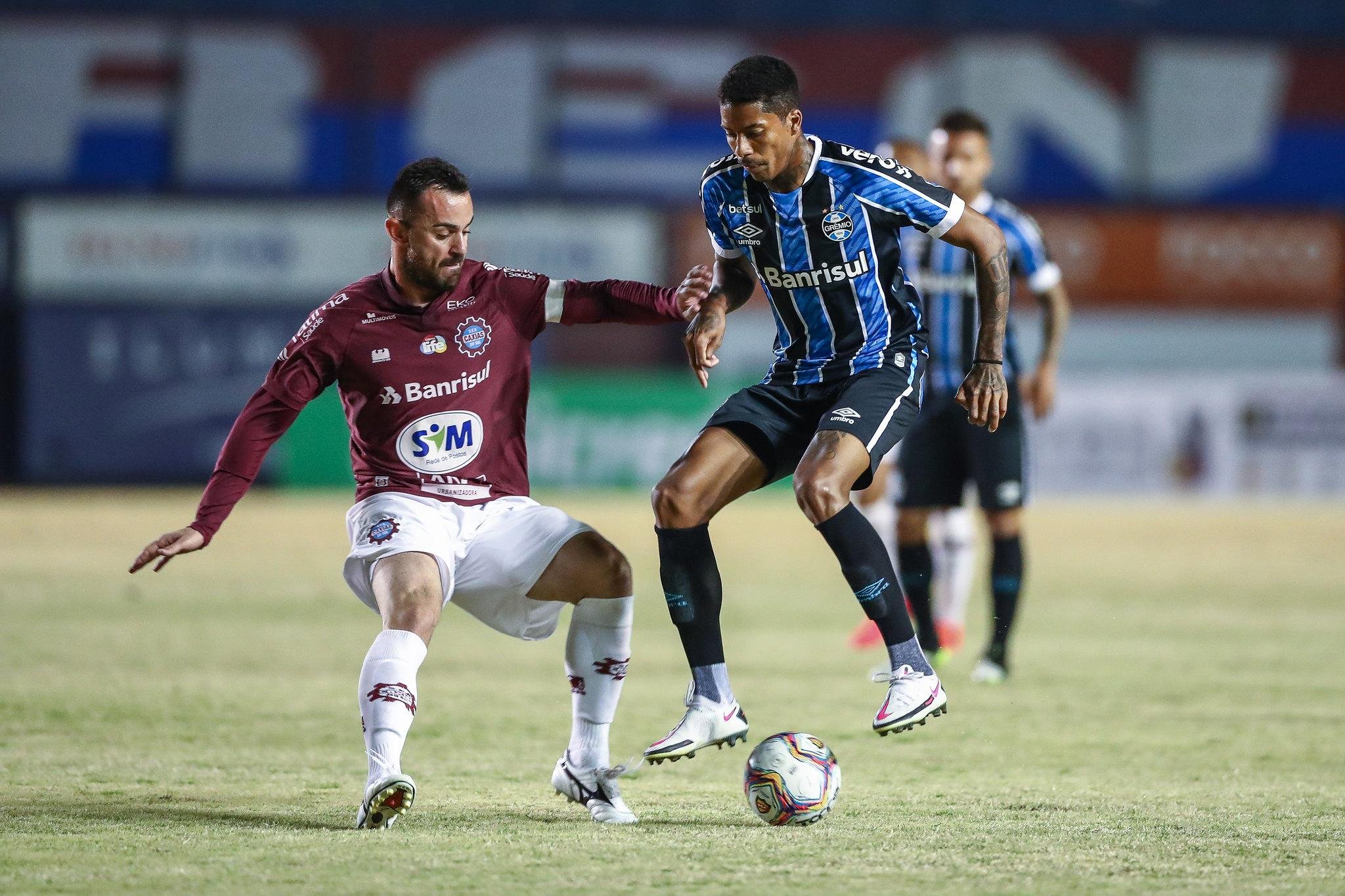 Gr&ecirc;mio busca t&iacute;tulo estadual em larga vantagem diante do Caxias