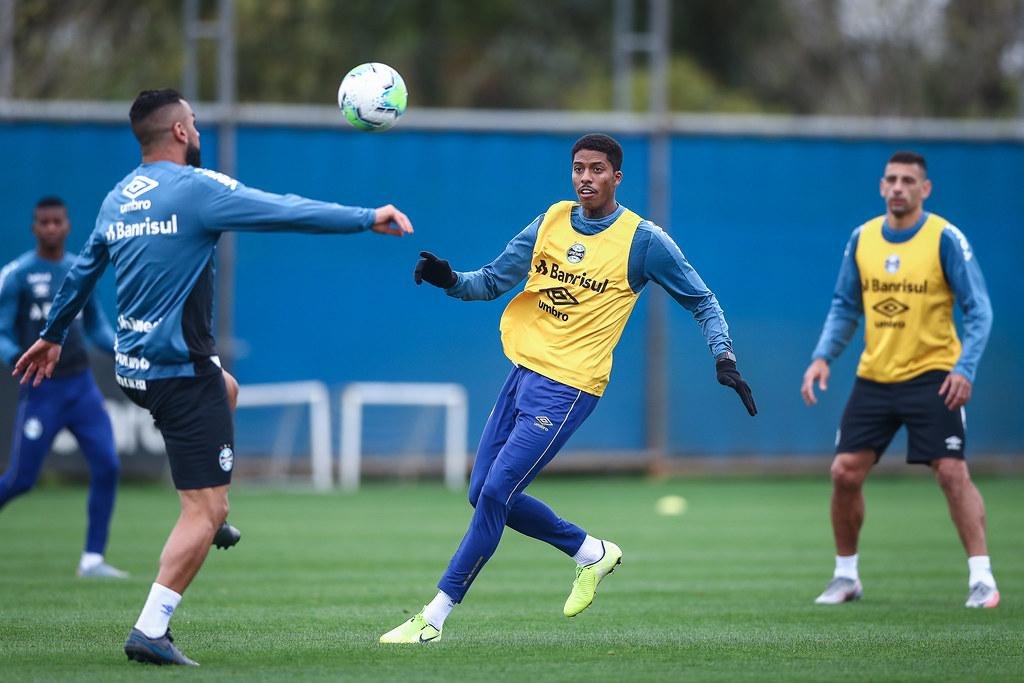 Maicon treinou e ser&aacute; reavaliado, junto com Pep&ecirc;, ap&oacute;s o treino da quarta-feira para saber se ter&aacute; condi&ccedil;&otilde;es de retornar ao time