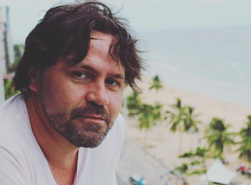 Marcelino Freire &eacute; a atra&ccedil;&atilde;o desta quarta-feira da live "Correio do Povo ao Vivo L&aacute; em Casa"