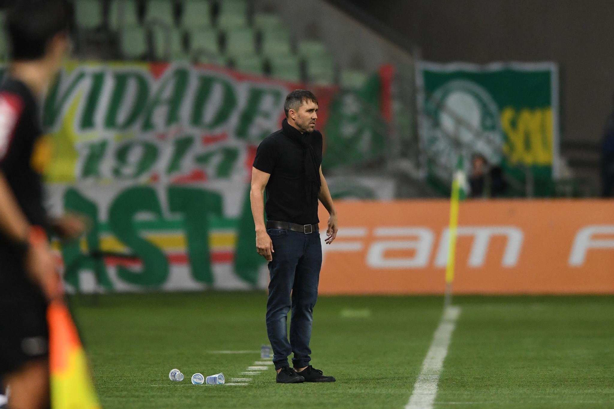 Eduardo Coudet lamentou desaten&ccedil;&atilde;o do Inter no fim