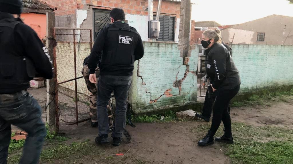 Cerca de 400 agentes cumpriram 64 mandados de busca e apreens&atilde;o e 36 mandados de pris&atilde;o preventiva