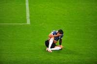Após o término do jogo contra o Sport, onde marcou um gol e perdeu uma chance clara, Pepê caiu no gramado e saiu de campo mancando - Foto: Fabiano do Amaral