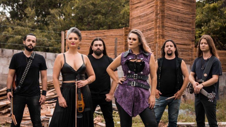 Grupo une elementos do metal ao violino, com vocais que v&atilde;o do rock ao l&iacute;rico
