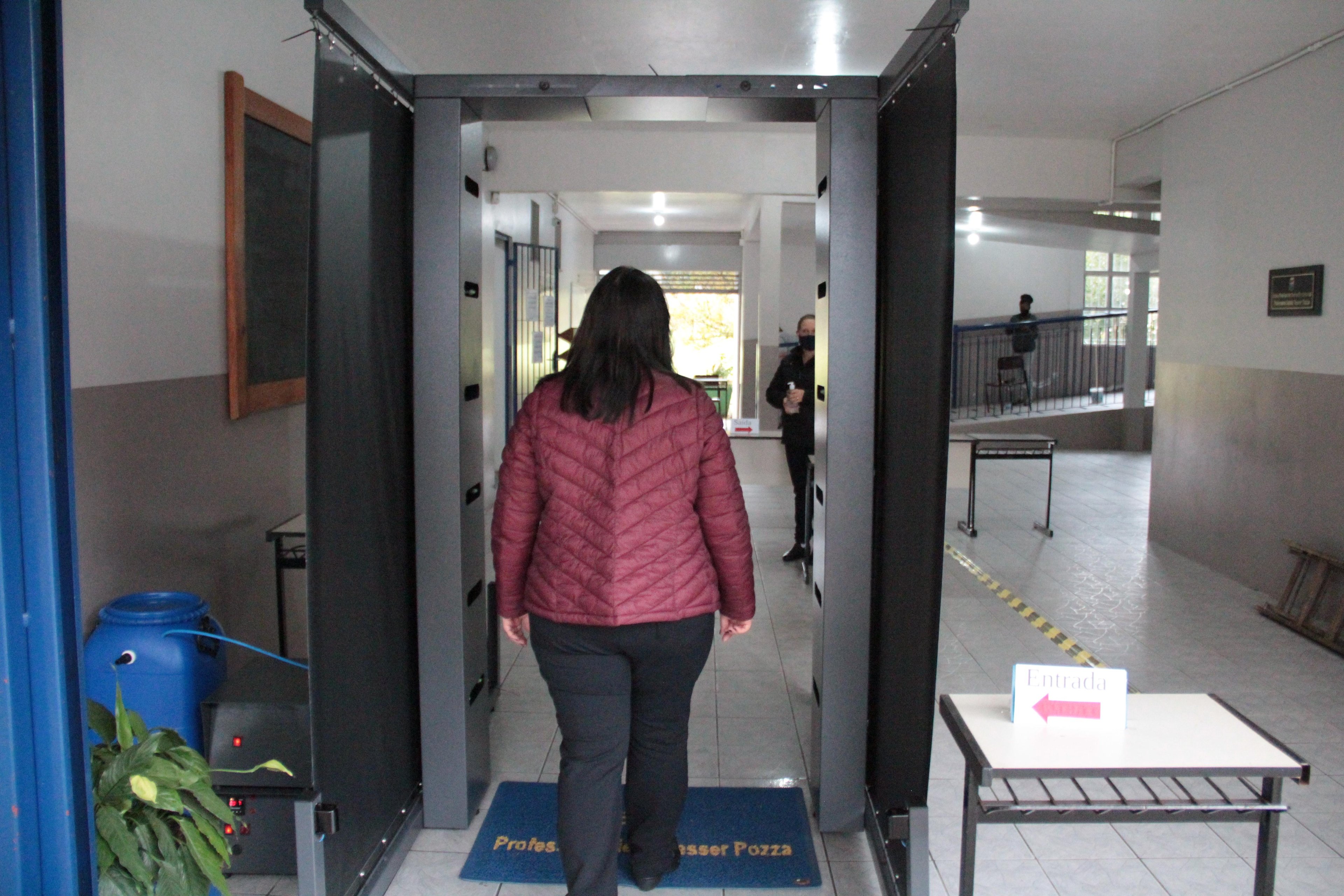 Os alunos que n&atilde;o retornarem para escola continuam com as aulas online