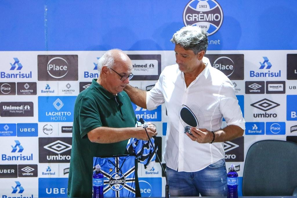 Presidente Romildo Bolzan Junior e o t&eacute;cnico Renato Portaluppi