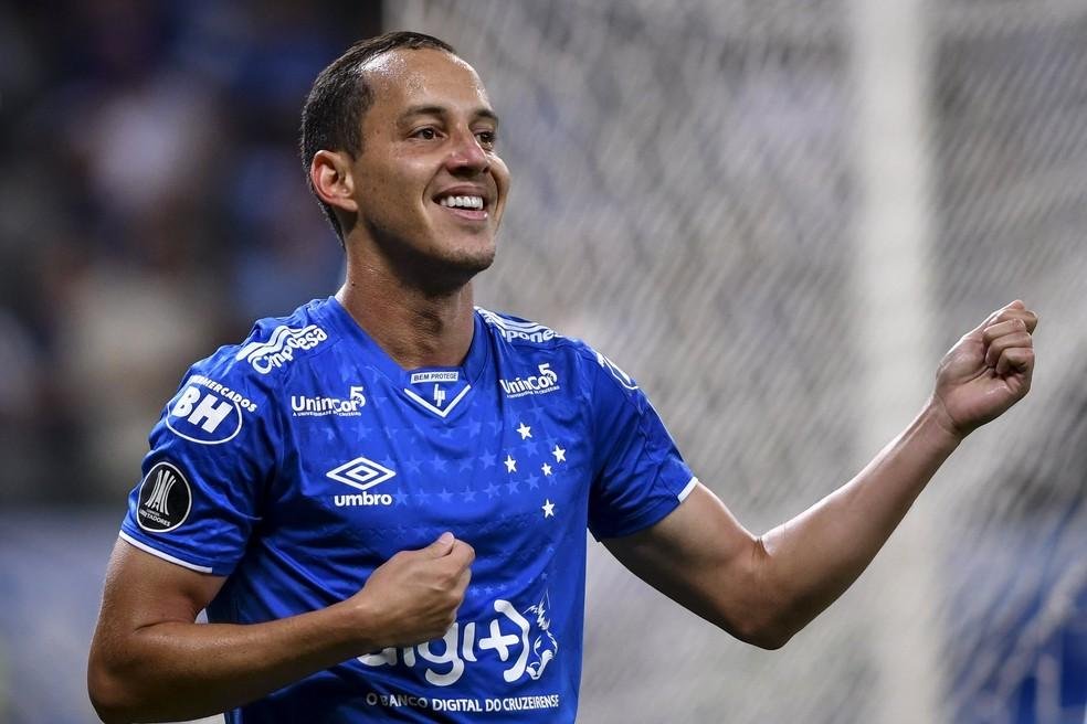 Ao todo, a transfer&ecirc;ncia de Rodriguinho foi firmada em US$ 7 milh&otilde;es (R$ 40 milh&otilde;es) e o Cruzeiro pagou, at&eacute; o momento, somente US$ 1 milh&atilde;o (R$ 5,3 milh&otilde;es)