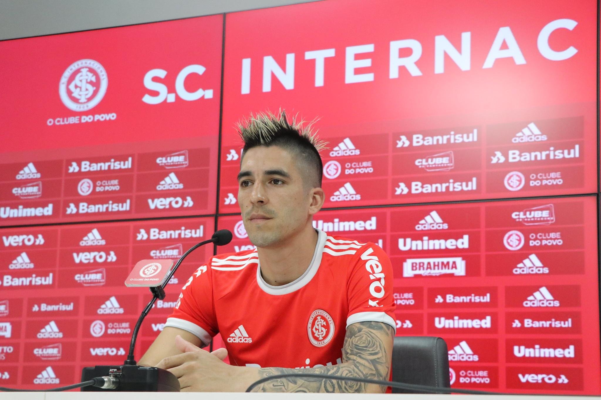 Leandro Fern&aacute;ndez foi apresentado nesta sexta-feira como novo refor&ccedil;o do Inter