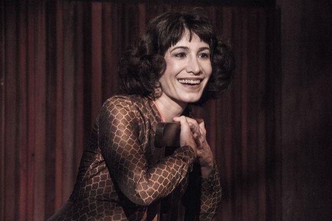Nicole Cordery. Com texto de Marina Corazza, o espet&aacute;culo fala sobre a figura de Alice B. Toklas, companheira da escritora Gertrude Stein.