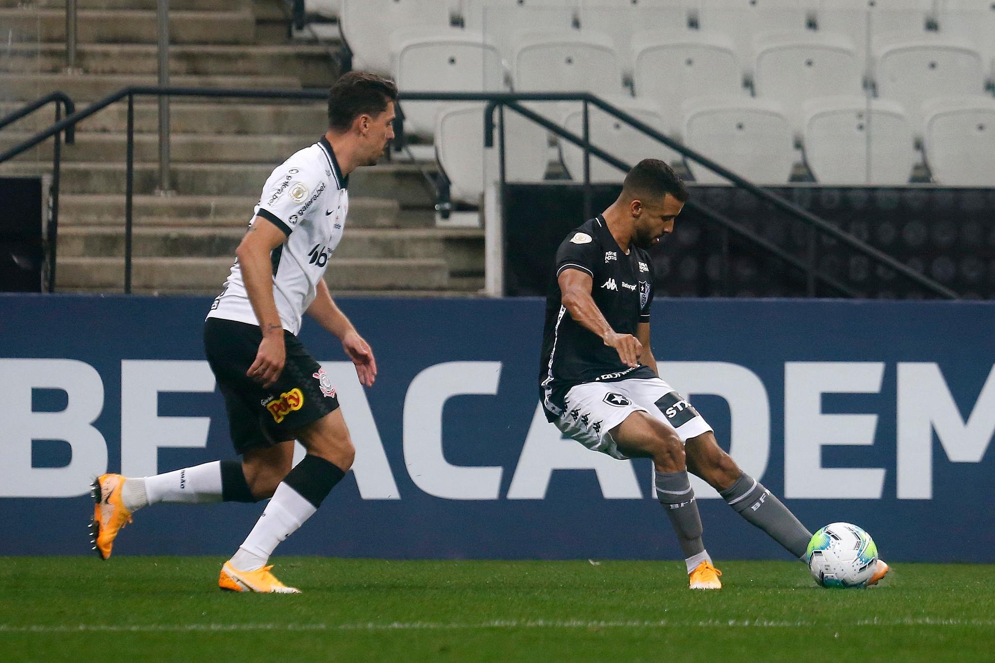 Corinthians e Botafogo empataram em 2 a 2