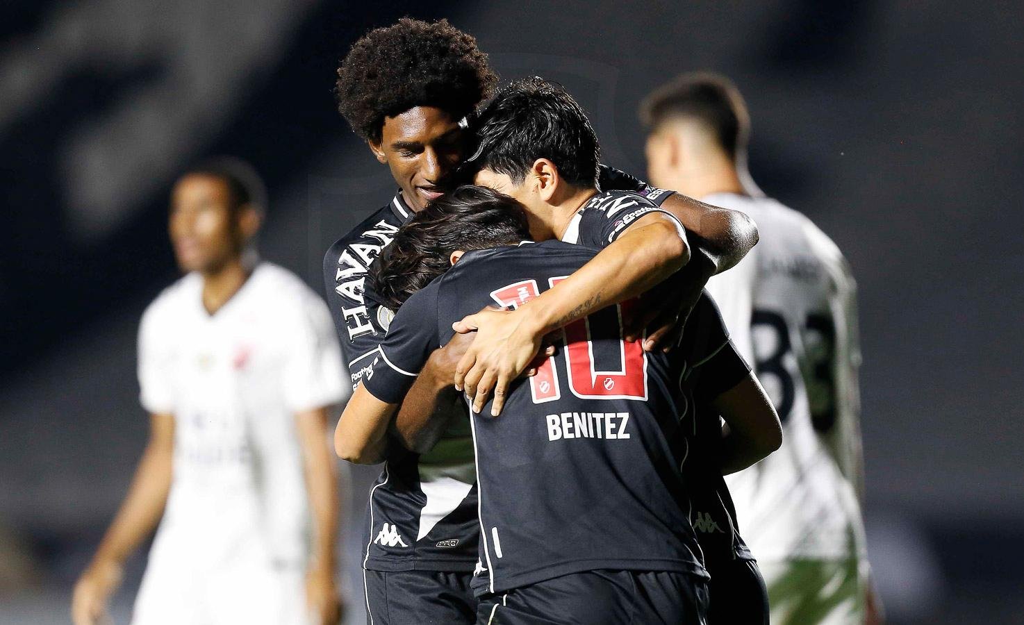 Vasco venceu e permaneceu entre os l&iacute;deres do Brasileir&atilde;o