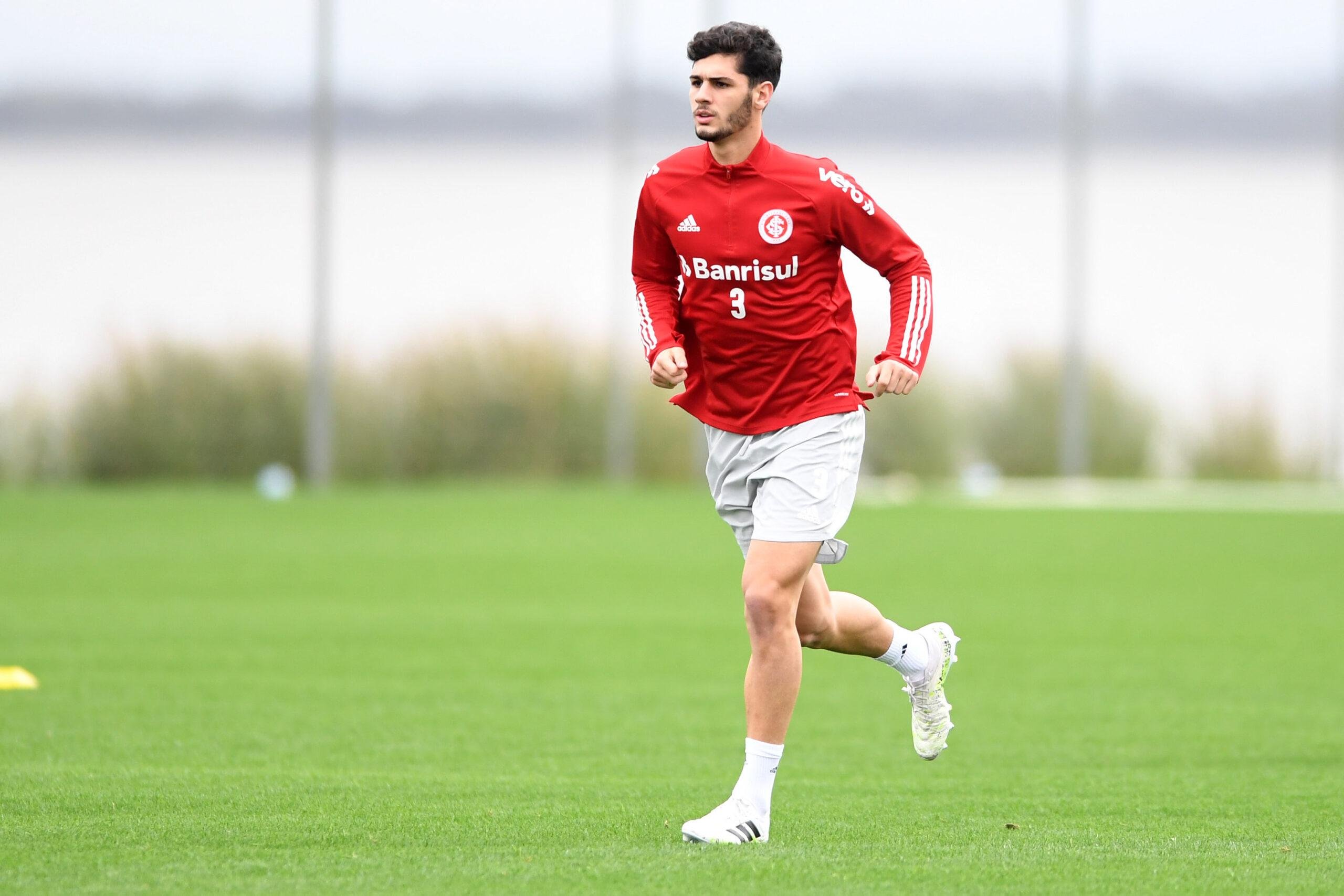 Johnny participou do treino do Inter nesta ter&ccedil;a-feira, ap&oacute;s sentir problemas f&iacute;sicos nos &uacute;ltimos dois jogos