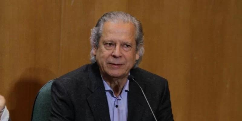 Ex-ministro deve ter alta na quarta-feira, ap&oacute;s procedimento
