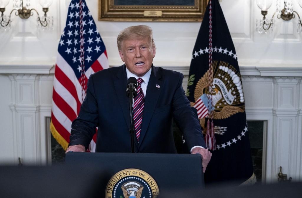 "N&atilde;o quero demonstrar p&acirc;nico", comentou Trump