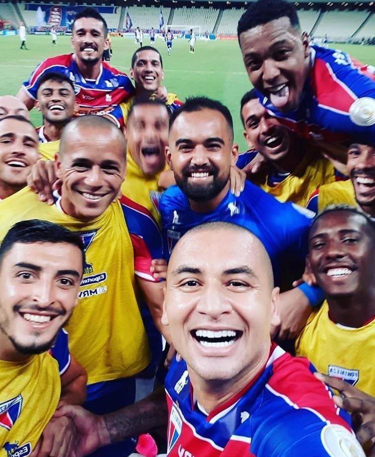 Atacante celebrou o gol com uma selfie