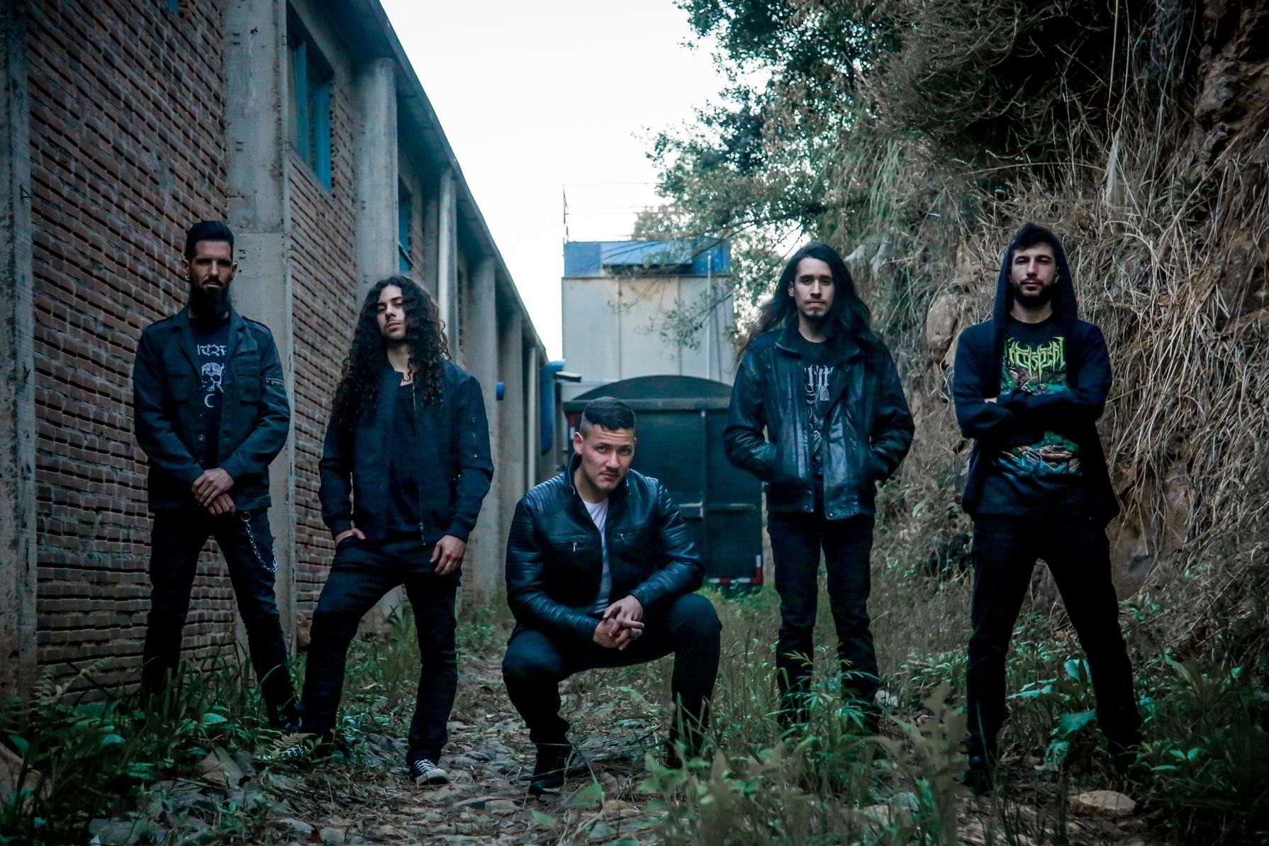 O som do grupo ga&uacute;cho &eacute; uma mescla dos estilos Death/Doom e Groove Metal