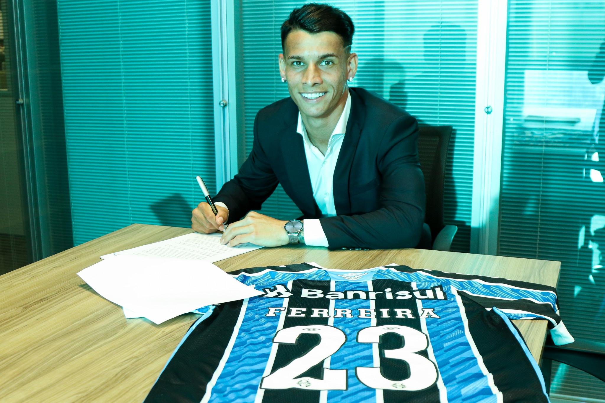 Gr&ecirc;mio anunciou renova&ccedil;&atilde;o de contrato do jogador ap&oacute;s longo entrave