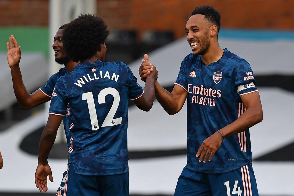 Arsenal estreia com vit&oacute;ria no Campeonato Ingl&ecirc;s